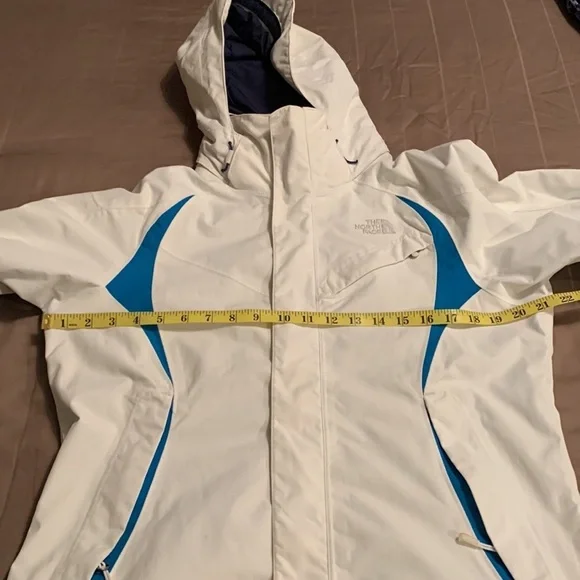 The North Face Women’s Snow Jacket SZ Medium - Picture 15 of 16
